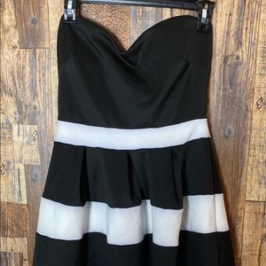 The Vintage Shop women's strapless dress   27 x 13 size small